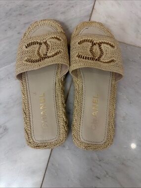 CHANEL Beige Raffia CC Slide Mules with Gold Logo Detail